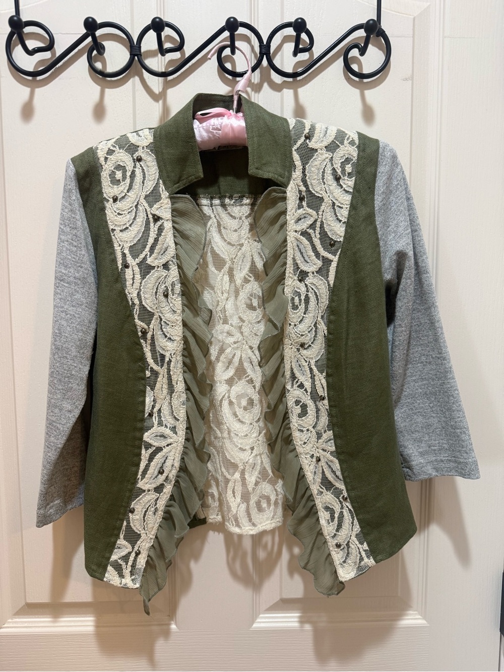 gimmicks by BKE Olive, Gray & Cream Lace Open-Front Jacket
